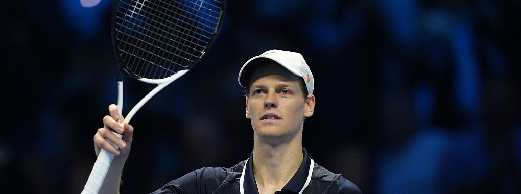 Jannik Sinner strebt ein Jahr nach seinem verlorenen Endspiel seinen ersten Titel bei den ATP Finals an. - © Antonio Calanni/AP