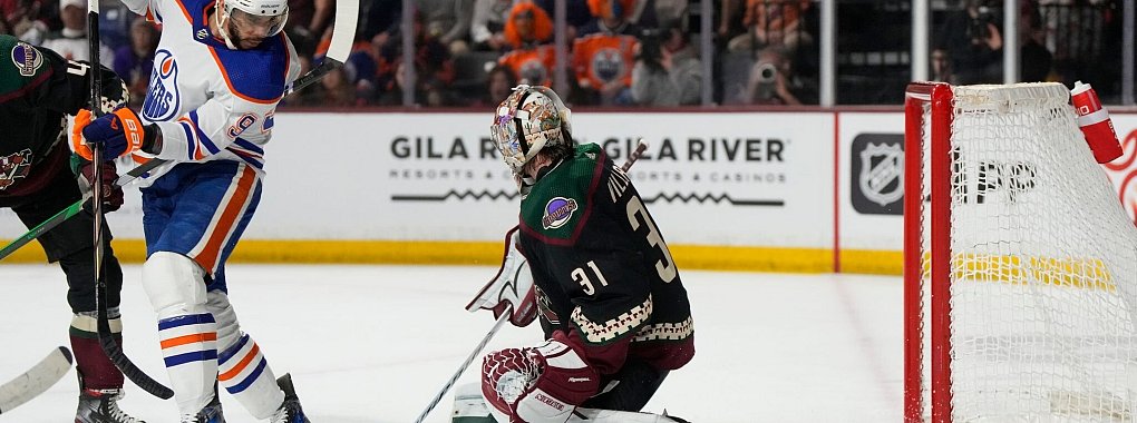 Die Edmonton Oilers setzen sich bei den Arizona Coyotes durch. - © Rick Scuteri/AP/dpa