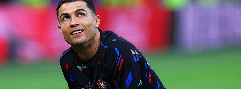 Ronaldo freut sich über zusammengerechnet über eine Milliarde Follower in den sozialen Netzwerken. - © Jens Büttner/dpa