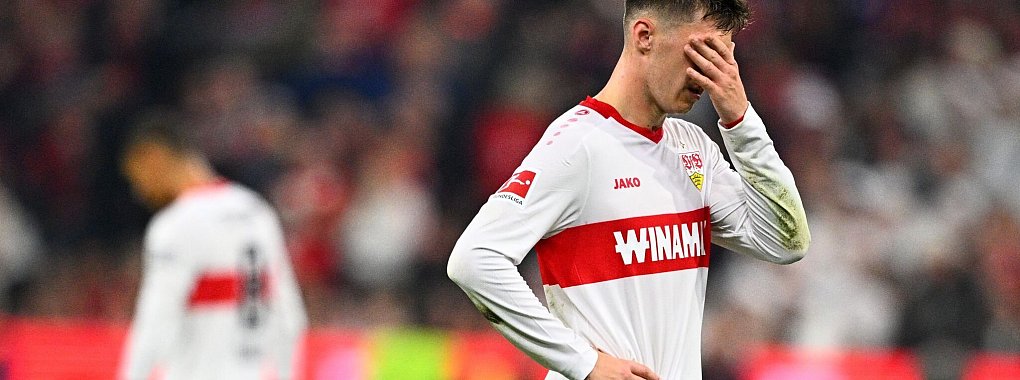 Stuttgarts Nationalspieler Angelo Stiller ist nach der Niederlage in München bedient. - © Tom Weller/dpa
