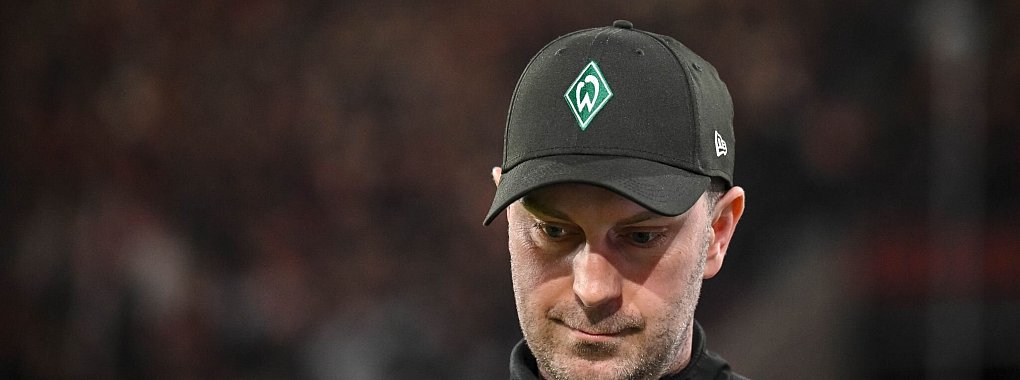 Der Blick geht nach unten: Ole Werner. - © Harry Langer/dpa
