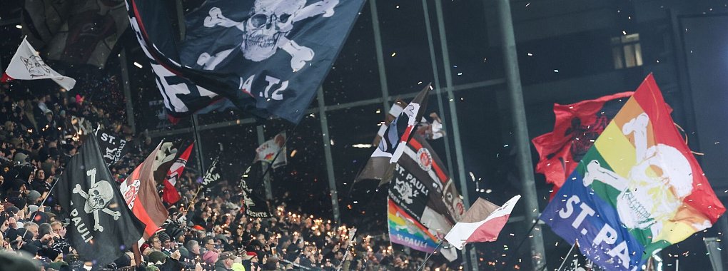 Die Stadion-Hymne wird weiter überprüft. - © Christian Charisius/dpa