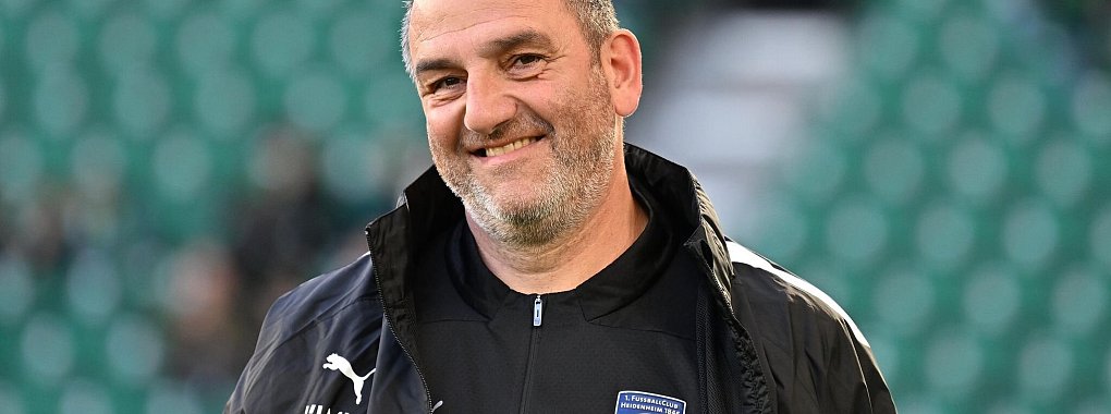 Frank Schmidt vor seinem 700. Pflichtspiel als Trainer des 1. FC Heidenheim. - © Swen Pförtner/dpa