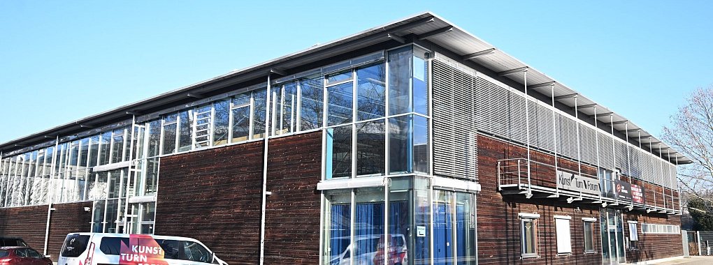 Das Stuttgarter Kunstturnforum steht seit Wochen im Zentrum eines Missbrauchsskandals. - © Bernd Weißbrod/dpa
