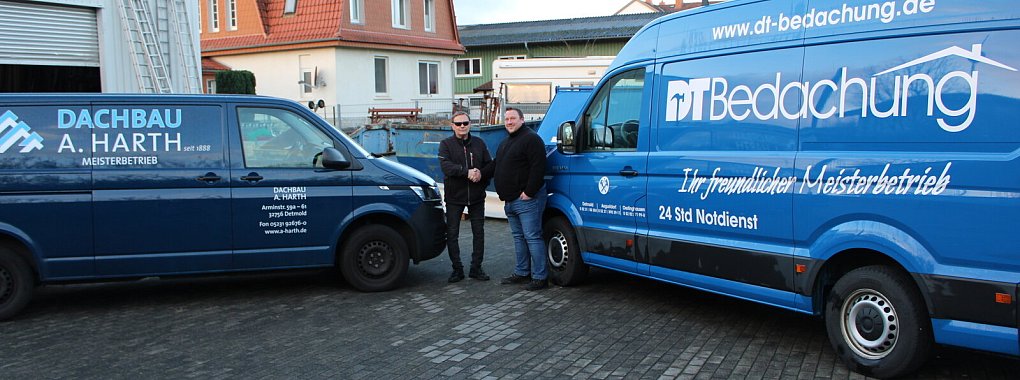 Darauf die Hand: Zum 1. Januar 2025 übernimmt Dirk Trakies (rechts) die Telefonnummer sowie die Kunden von Manfred Cremer, der sich zur Ruhe setzt. - © Benjamin Marquardt