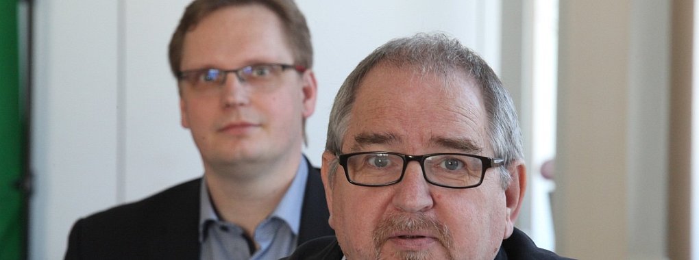 Dietmar Sommer trägt furchtbare Erinnerungen an seine Kinder-Kur im Schwarzwald mit sich herum. Die Eindrücke wurde er niemals los. Landtagsabgeordneter Dennis Maelzer (links) will dem Phänomen „Verschickungskinder" auf den Grund gehen und hat eine Kleine Anfrage an die Landesregierung gestellt. - © Vera Gerstendorf-Welle