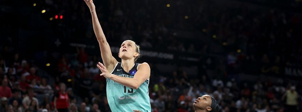 Leonie Fiebich ist in ihrer ersten WNBA-Saison zu einem großen Faktor geworden für die New York Liberty. - © Ian Maule/AP/dpa