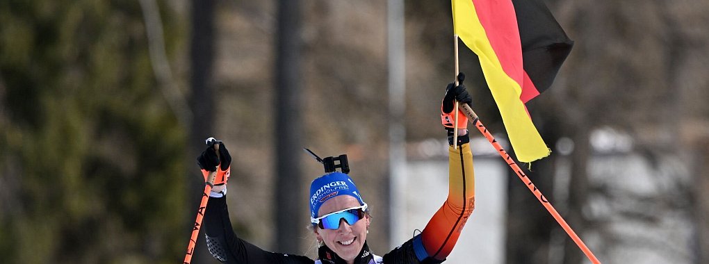 Franziska Preuß jubelt über WM-Gold in der Verfolgung. - © Martin Schutt/dpa