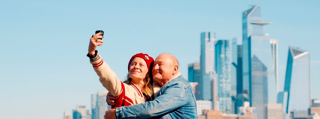 Sind Alexander Kirchner (Burghart Klau&szlig;ner) und Greta Brenner (Caroline Peters) f&uuml;r einander bestimmt? - &copy; HR/XFilme/ARD/dpa