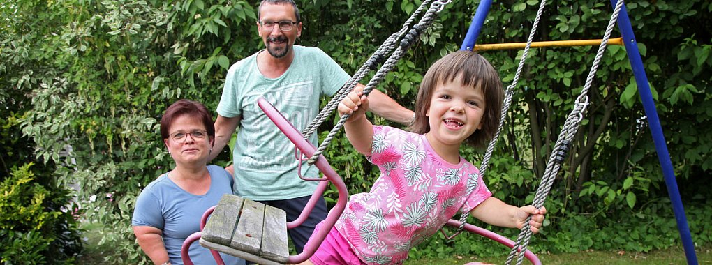 Greta (6) mit Mama Claudia (42) und Papa Michael Fritzemeier (52). - © Bernhard Preuss