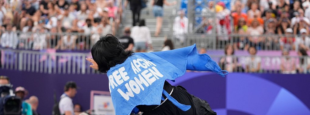 Breakerin Talash mit einer Botschaft f&uuml;r Frauenrechte in ihrer Heimat Afghanistan. - &copy; Frank Franklin/AP/dpa