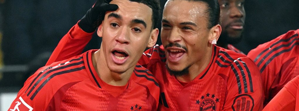 Bayerns Leroy Sané (r) kommt um eine Strafe nach dem Topspiel in Dortmund herum. - © Federico Gambarini/dpa