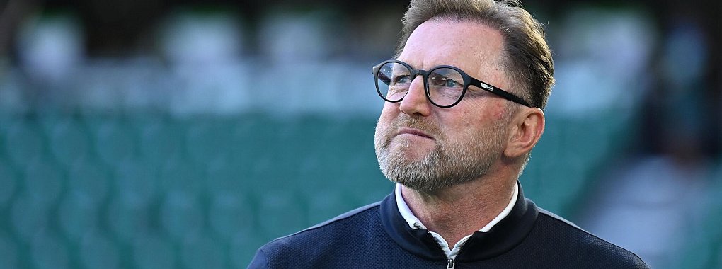In der Kritik: Trainer Ralph Hasenhüttl vom VfL Wolfsburg. - © Swen Pförtner/dpa