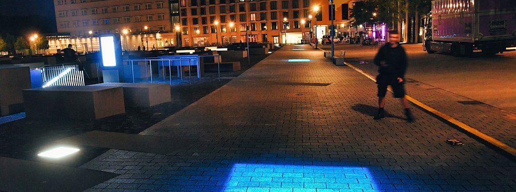 Das Kunstwerk am Denkmal f&uuml;r die ermordeten Juden Europas soll einen Beitrag dazu leisten, Menschen unabh&auml;ngig von ihrer Glaubensrichtung zum Nachdenken anzuregen und in der Mitmenschlichkeit zu verbinden. - &copy; Paul Zinken/dpa