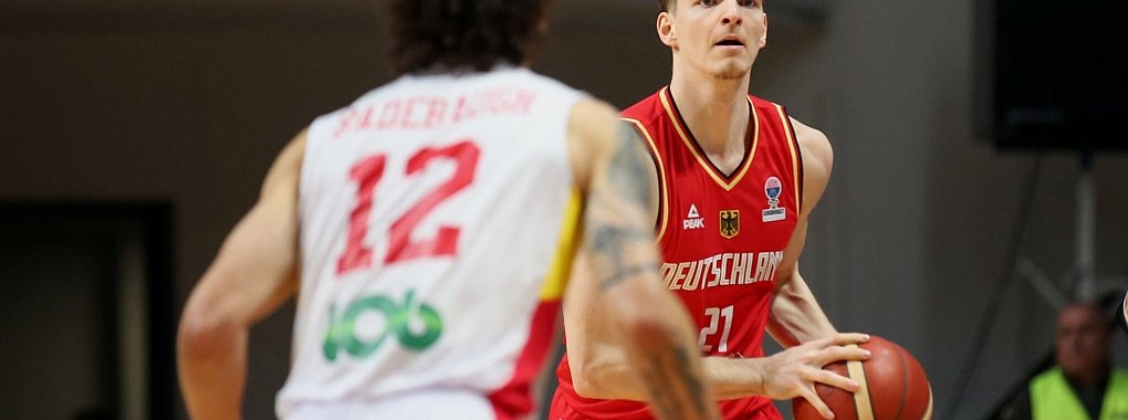 Aufbauspieler Hollatz zeigte eine starke Leistung. - © Stickel Matthias/dpa