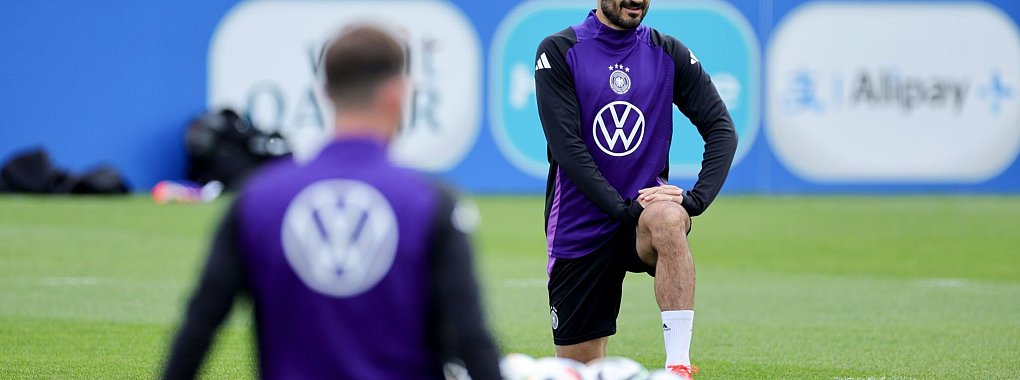 Nimmt die Schotten nicht auf die leichte Schulter: DFB-Kapit&auml;n Ilkay G&uuml;ndogan (r). - &copy; Christian Charisius/dpa
