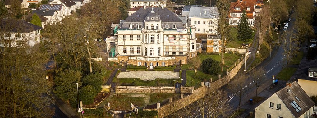 Stattliches Anwesen: Die Villa Dürkopp beherbergt heute ein Hotel und befindet sich im Eigentum der Stiftung Bahn-Sozialwerk. Fertiggestellt wurde das repräsentative Haus im Stile der Gründerzeit im Jahr 1917. - © Torben Gocke