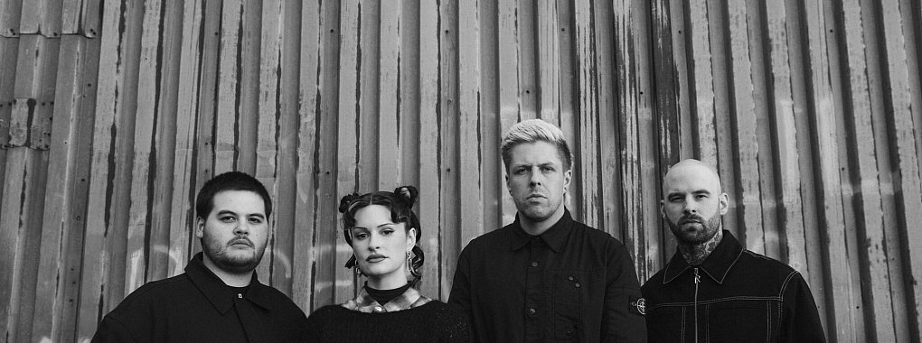 Die Mitglieder der Band Spiritbox: Zev Rose, Courtney LaPlante, Mike Stringer und Josh Gilbert (l-r). - © Alexander Bemis/--/dpa