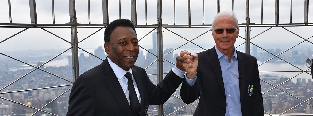 Spielten gemeinsam bei Cosmos New York: Pel&eacute; und Franz Beckenbauer. - &copy; picture alliance / dpa