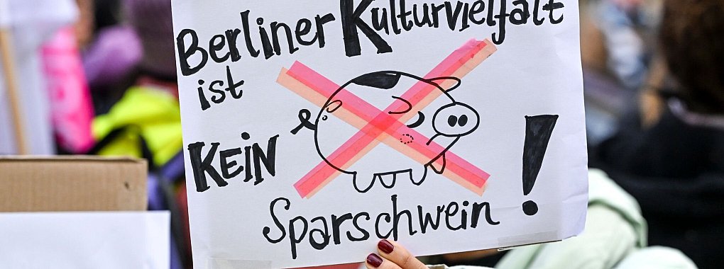 Berlins Kultur soll knapp zwölf Prozent ihres bislang geplanten Budgets einsparen. (Archivbild) - © Jens Kalaene/dpa