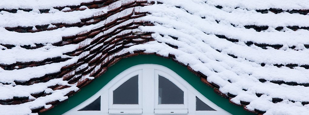 Dachgauben sehen hübsch aus, können aber zu Wärmebrücken und damit zu einem Wärmeverlust führen. - © Jens Büttner/dpa/dpa-tmn