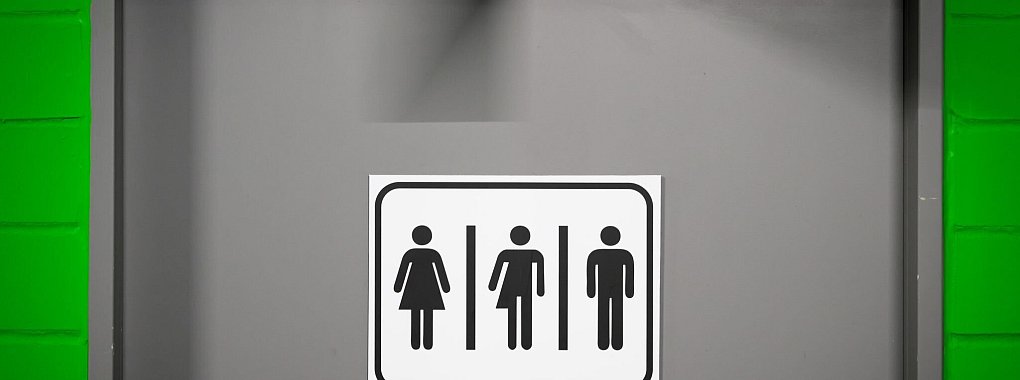 Der VfL Wolfsburg bietet in seinem Stadion genderneutrale Toiletten an. - © Swen Pförtner/dpa