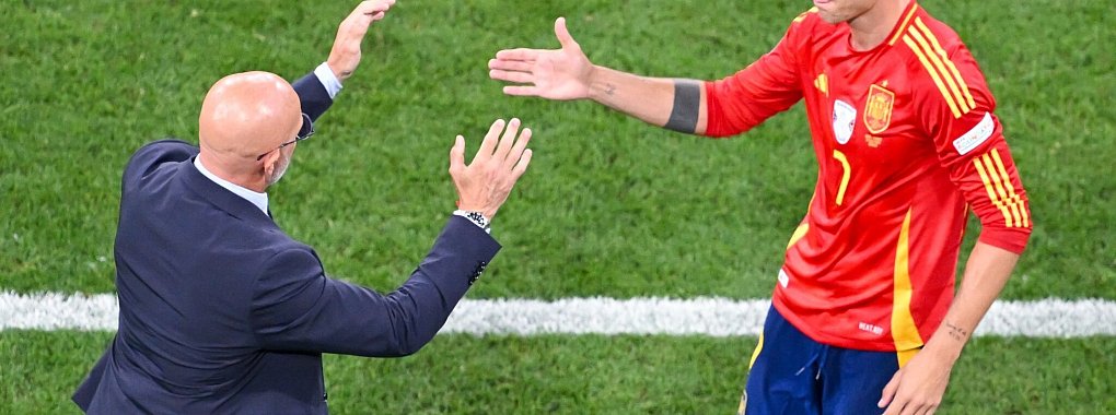 Spaniens Kapit&auml;n Morata hofft auf eine doppelte Titel-Party mit Tennis-Star Carlos Alcaraz. - &copy; Sven Hoppe/dpa