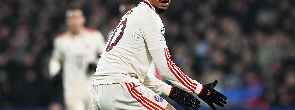 Leroy Sané in Aktion, hier beim 0:3 der Bayern in Rotterdam. - © Federico Gambarini/dpa