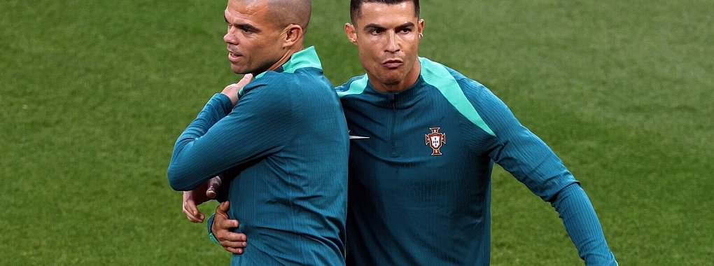 Haben EM-Geschichte geschrieben: Die Portugiesen Pepe (l) und Cristiano Ronaldo. - &copy; Jan Woitas/dpa