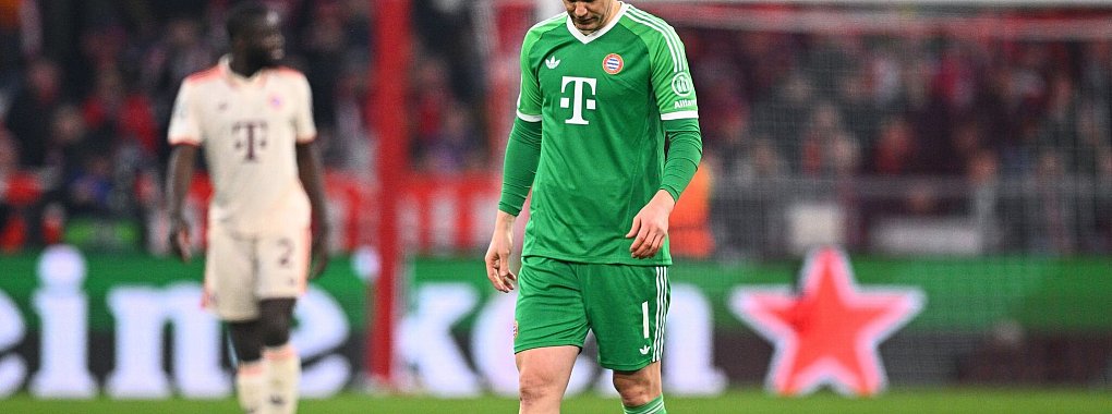 Zu ungestüm gejubelt: Manuel Neuer (vorn) fehlt dem FC Bayern verletzt. - © Tom Weller/dpa