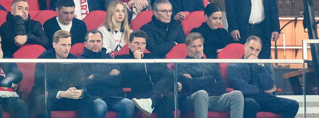 Jürgen Klopp fieberte beim DFB-Pokal-Aus von RB Leipzig auf der Tribüne mit. - © Tom Weller/dpa