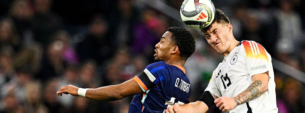 Angelo Stiller (r.) empfahl sich für weitere Einsätze im DFB-Trikot. - © Tom Weller/dpa