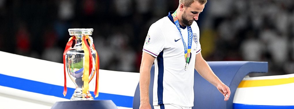 Verpasste Kr&ouml;nung: Englands Kapit&auml;n Harry Kane bekam den EM-Pokal wieder nicht. - &copy; Federico Gambarini/dpa