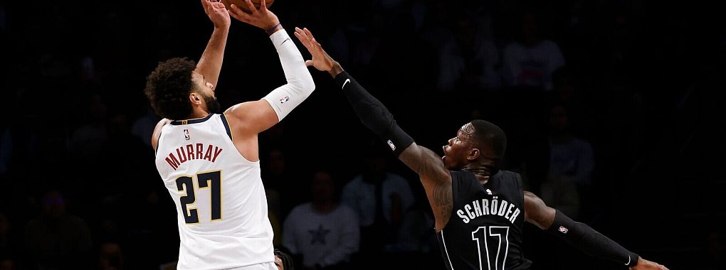 Dennis Schröder spielte erneut stark, konnte die Niederlage gegen die Nuggets aber nicht verhindern. - © Jason DeCrow/AP/dpa