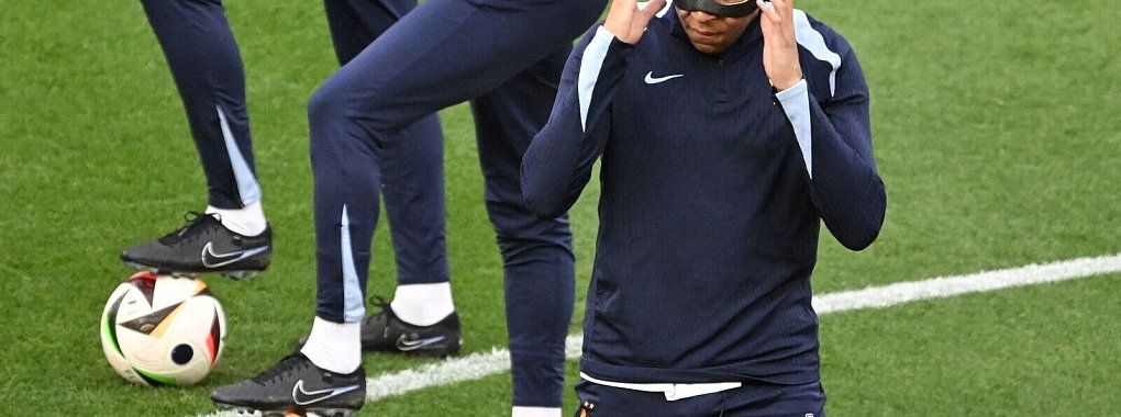 Frankreichs Kylian Mbapp&eacute; kam in einem Testspiel gegen eine Jugendauswahl des SC Paderborn wieder zum Einsatz. - &copy; Robert Michael/dpa