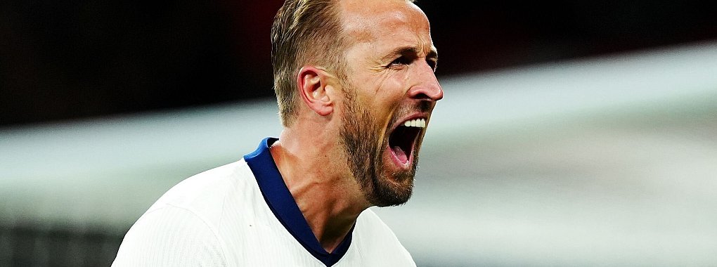 Harry Kane bejubelt eines seiner zwei Tore im 100. Länderspiel. - © Mike Egerton/PA Wire/dpa