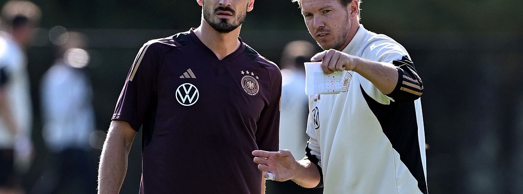 Mats Hummels (l) wurde von Bundestrainer Julian Nagelsmann nicht f&uuml;r die EM nominiert. - &copy; Federico Gambarini/dpa/Archivbild