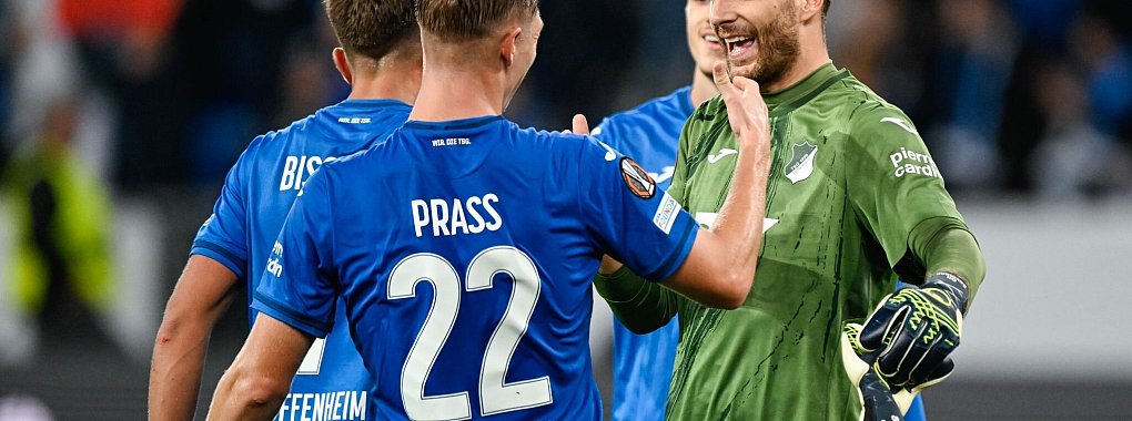 Beim FC Porto will sich Hoffenheim mit Torwart Oliver Baumann (r) schadlos halten. - © Uwe Anspach/dpa