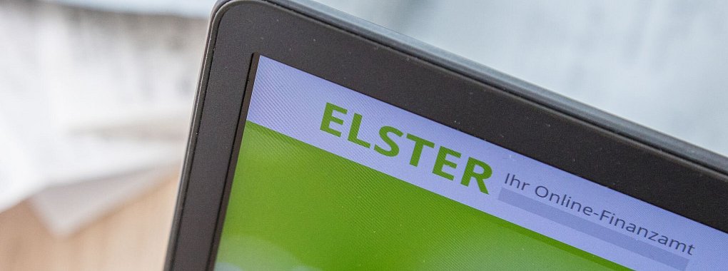 Achtung: Wer vergisst, in der Steuererklärung relevante Einnahmen anzugeben, riskiert empfindliche Strafen - © Christin Klose/dpa-tmn
