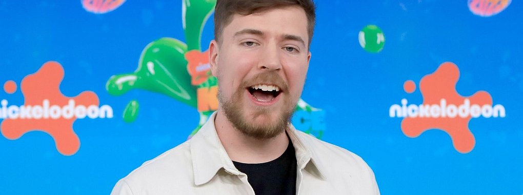 MrBeast schmeißt mit Bargeld um sich und macht dabei das bessere Fernsehen. - © Nina Prommer/ZUMA Press Wire/dpa