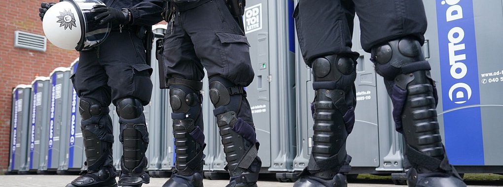 Schutz für die Klos: Zuletzt kam es immer wieder zu Verwüstungen von Toilettenanlagen. - © Marcus Brandt/dpa