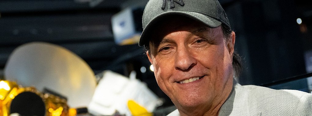 Peter Schilling ist stolz, dass sein Neue-Deutsche-Welle-Hit «Major Tom» so einen Hype erfährt. - © Lennart Preiss/dpa