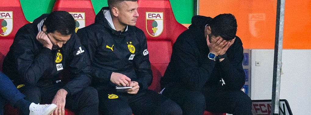 Nuri Sahin (r) kann nicht mehr hinschauen: Der BVB verliert schon wieder auswärts. - © Tom Weller/dpa