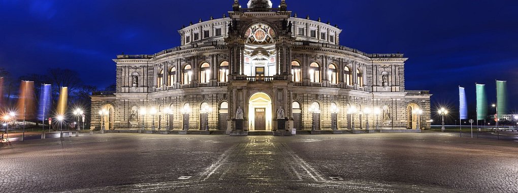 Die Semperoper Dresden feiert ihren 40. Geburtstag mit einer Festwoche. (Archivbild) - © Robert Michael/dpa