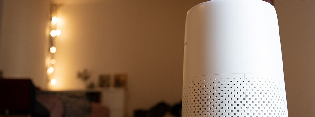 Luftreiniger können die Pollenbelastung in der Wohnung verringern. Die Filter sollten alle sechs bis zwölf Wochen gewechselt werden. - © Franziska Gabbert/dpa-tmn