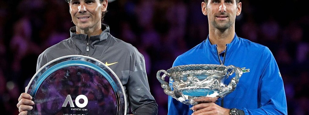 Novak Djokovic (r) will Rafael Nadal bei seinem letzten Spiel die Ehre erweisen. - © Aaron Favila/AP/dpa