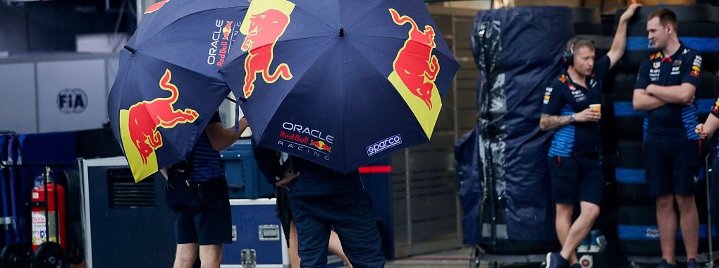Nach dem Regen vom Samstag wird das Rennen am Sonntag vorgezogen. - © Sebastiao Moreira/Pool EPA/AP