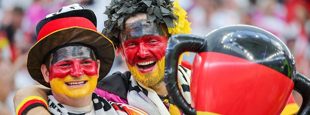 Deutschland mit dem EM-Pokal? Die Zahl der Fans, die daran glaubt, steigt. - &copy; Christian Charisius/dpa