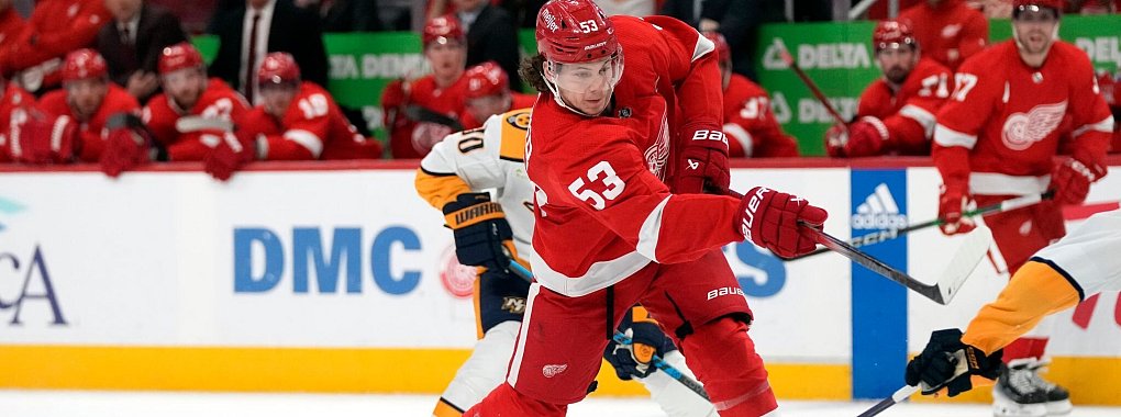 Nationalspieler Moritz Seider gehört zu den Top-Stars in der NHL. - © Carlos Osorio/AP/dpa
