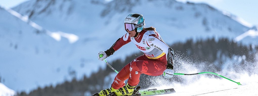 Skirennfahrerin Ricarda Haaser erlitt bei der WM bei einem Sturz eine schwere Verletzung. - © Expa/Johann Groder/APA/dpa